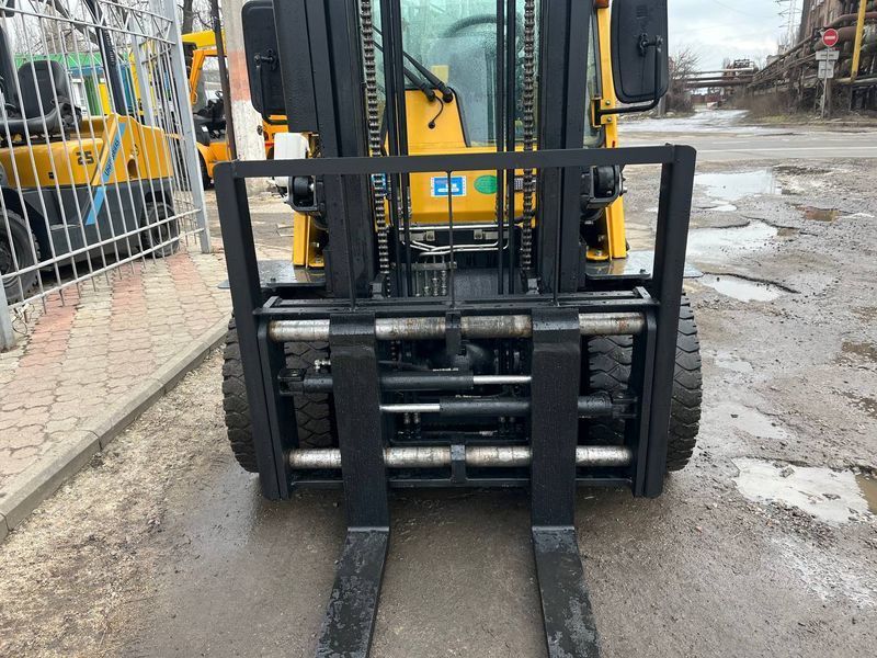 Погрузчик вилочный Nissan-Unicarriers FHD25 249 фото
