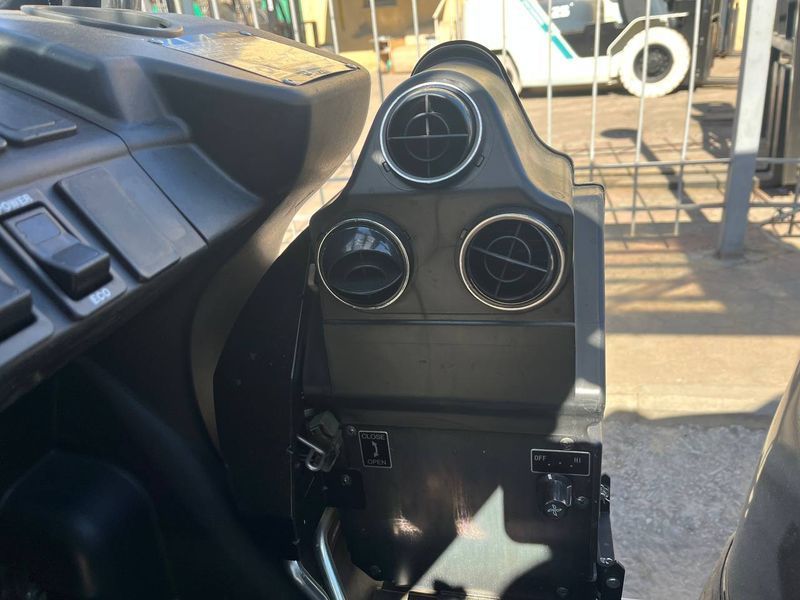 Погрузчик вилочный Nissan-Unicarriers P1F2A20D 255 фото